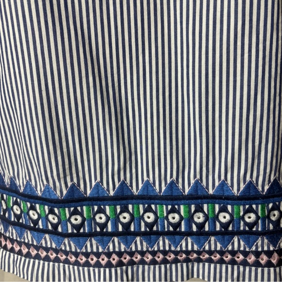 Vineyard Vines Women’s Geo Prep Blue White Embroidered Open Neck Top Shirt XS - Picture 4 of 7